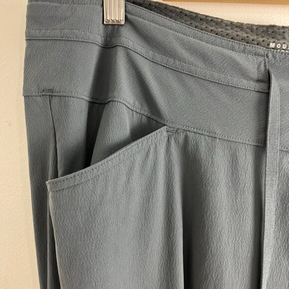Mountain Hardwear Women's Dark Grey Capris - Picture 4 of 9
